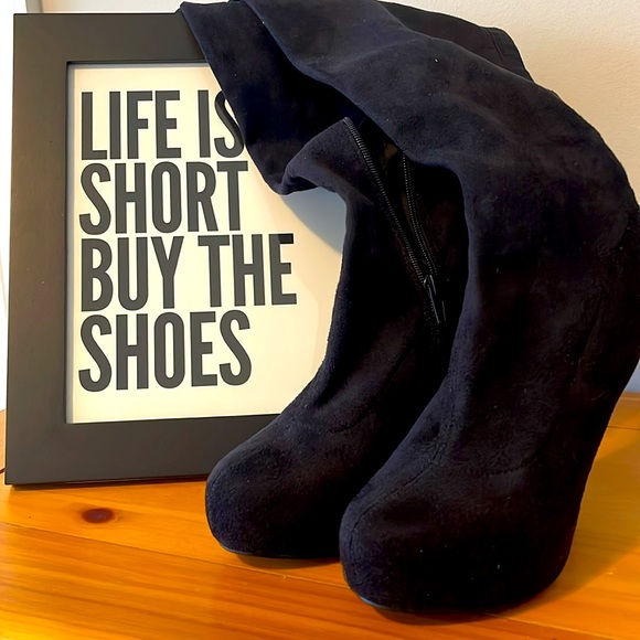 Over-the-knee boots. - Picture 7 of 7